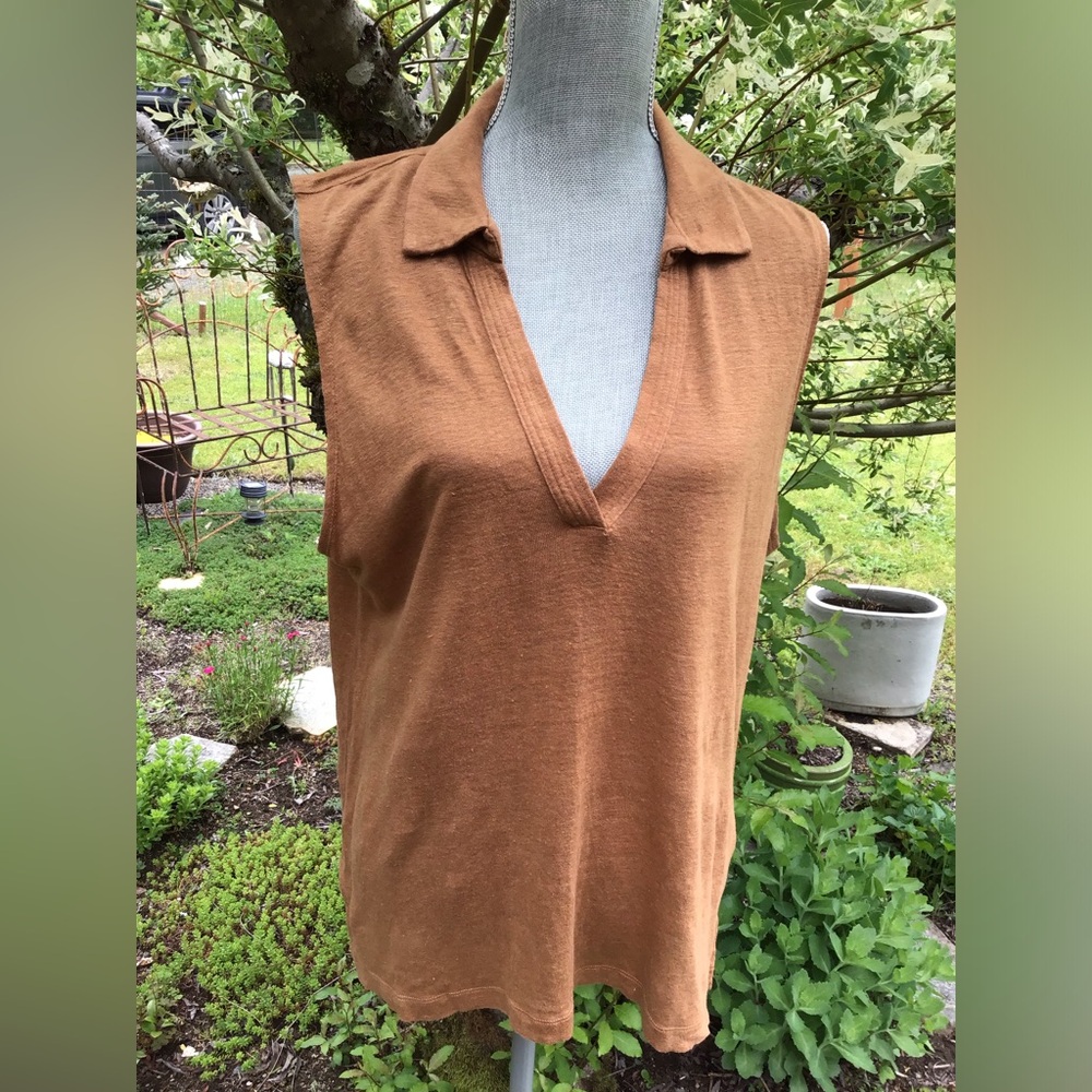 Nicole Miller Sleeveless Linen VNeck Top